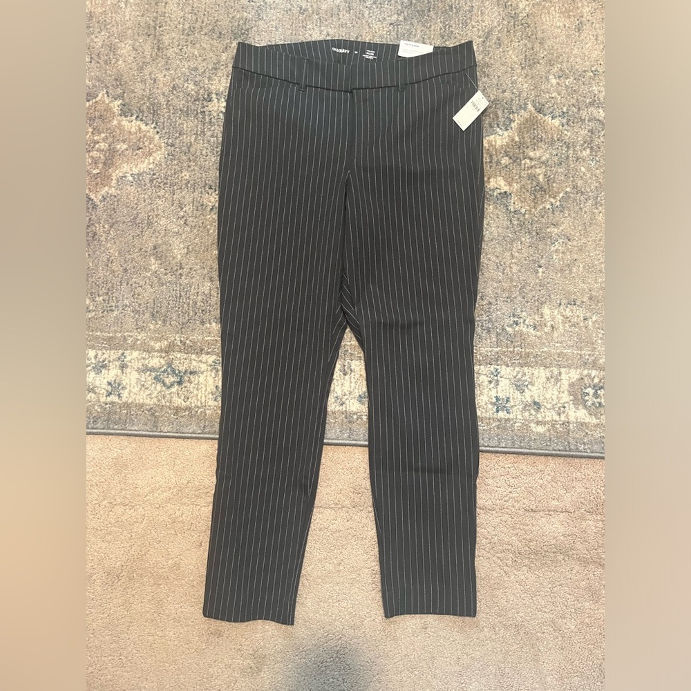 New with tags Old Navy pixie pants. Black with white pin stripe size 10